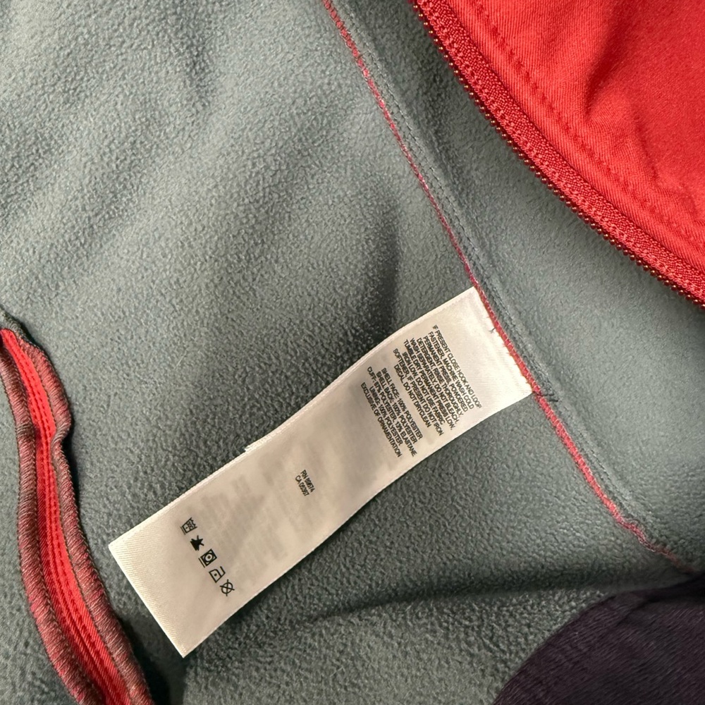 Red Softshell Mountain Hardware Jacket Euc Women’… - image 3